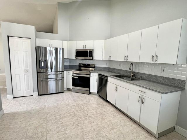 7801 S Aragon Boulevard 4, Sunrise, FL 33322