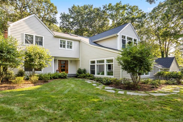 8 Waterview Lane, Setauket, NY 11733