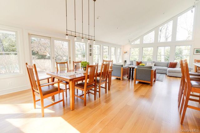 8 Waterview Lane, Setauket, NY 11733