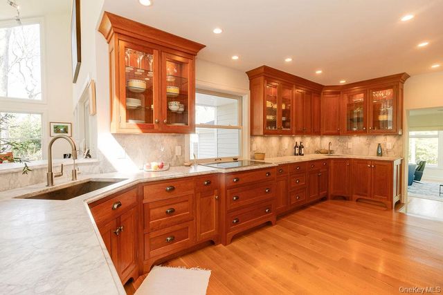 8 Waterview Lane, Setauket, NY 11733
