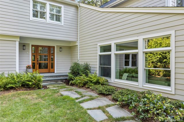 8 Waterview Lane, Setauket, NY 11733