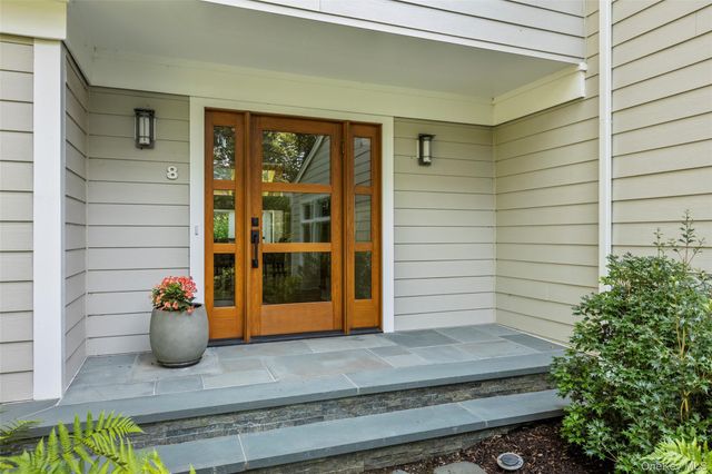 8 Waterview Lane, Setauket, NY 11733