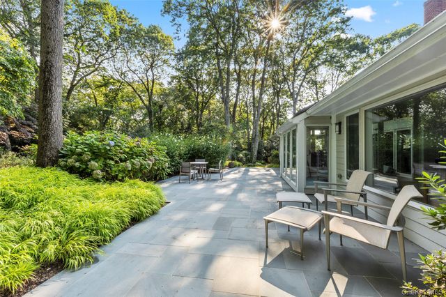 8 Waterview Lane, Setauket, NY 11733
