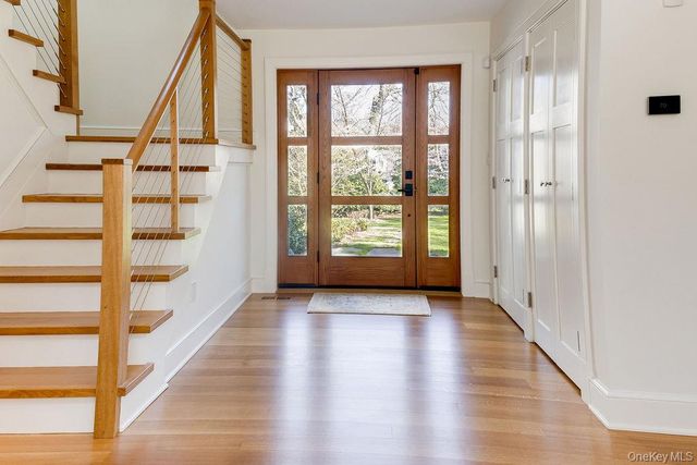 8 Waterview Lane, Setauket, NY 11733