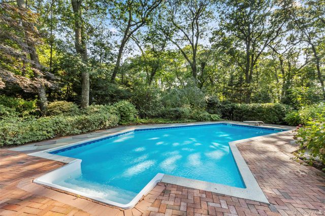 8 Waterview Lane, Setauket, NY 11733