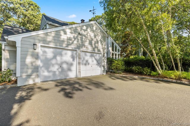 8 Waterview Lane, Setauket, NY 11733