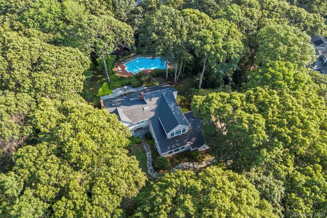 8 Waterview Lane, Setauket, NY 11733