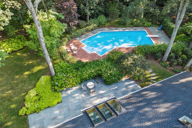 8 Waterview Lane, Setauket, NY 11733