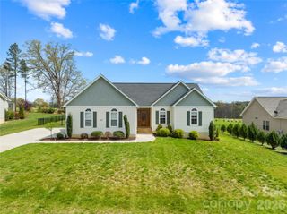 151 Castle Pines Lane, Statesville, NC 28625