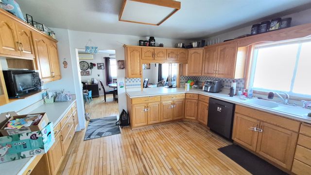 1745 33rd Street SW, Minot, ND 58701