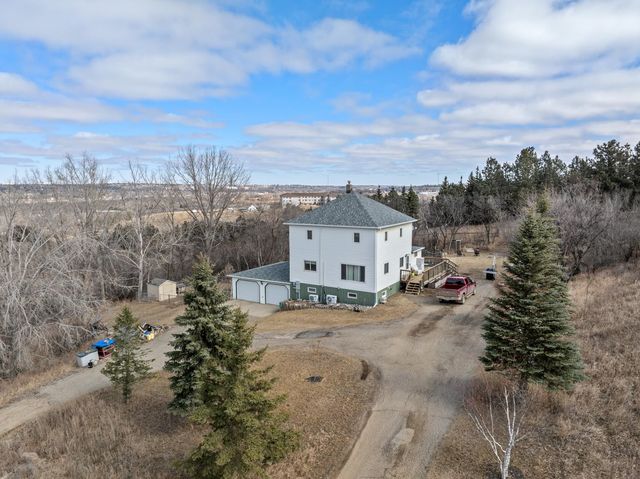 1745 33rd Street SW, Minot, ND 58701