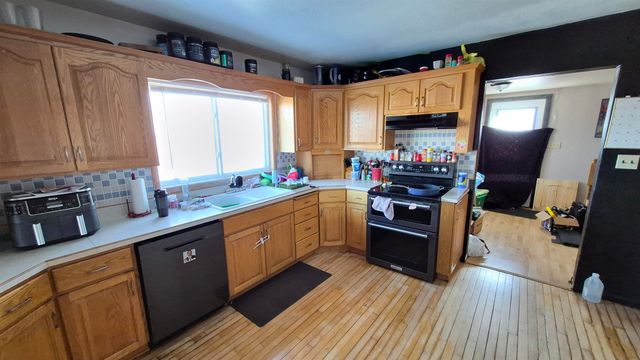 1745 33rd Street SW, Minot, ND 58701