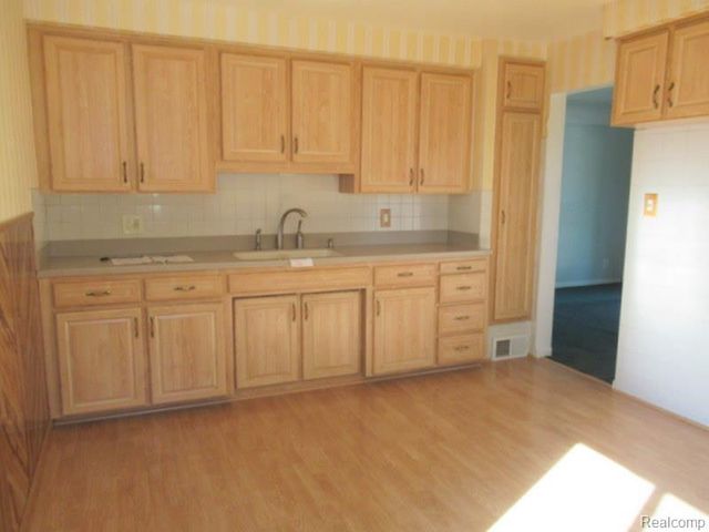 25563 Wagner Avenue, Warren, MI 48089