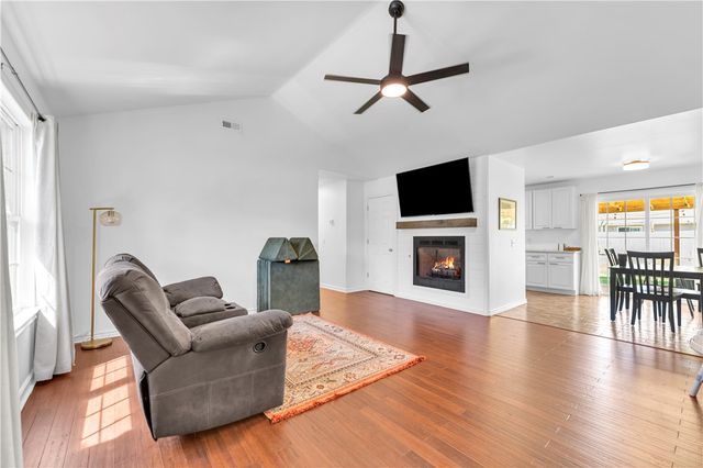 360 Benton Drive, Pea Ridge, AR 72751
