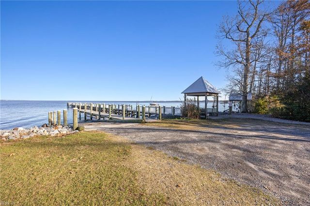 101 Bayside DR, Moyock, NC 27958