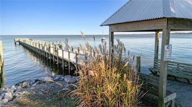 101 Bayside DR, Moyock, NC 27958