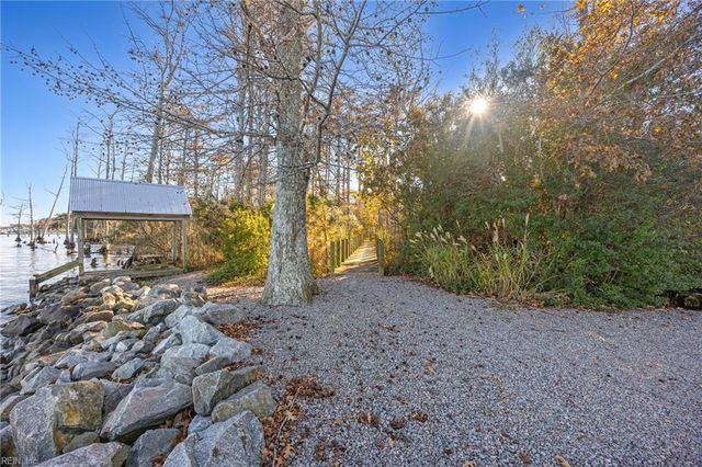 101 Bayside DR, Moyock, NC 27958