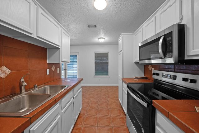2910 Chisholm Trail, Corinth, TX 76210