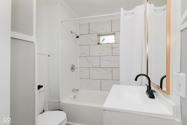 2104 W 16th Street, Anderson, IN 46016