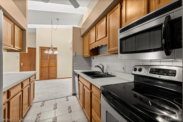 1325 Harbour Boulevard 88, Trenton, MI 48183