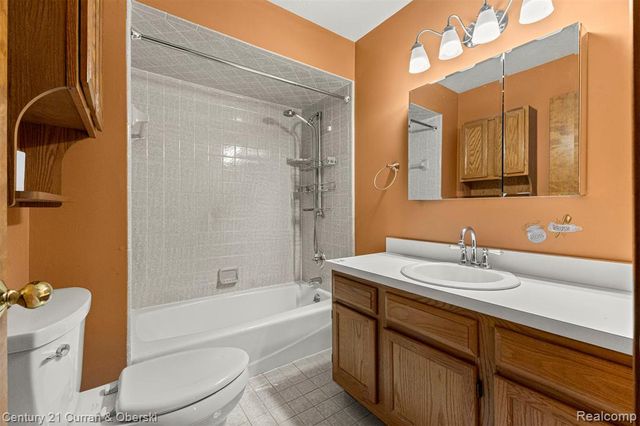 1325 Harbour Boulevard 88, Trenton, MI 48183