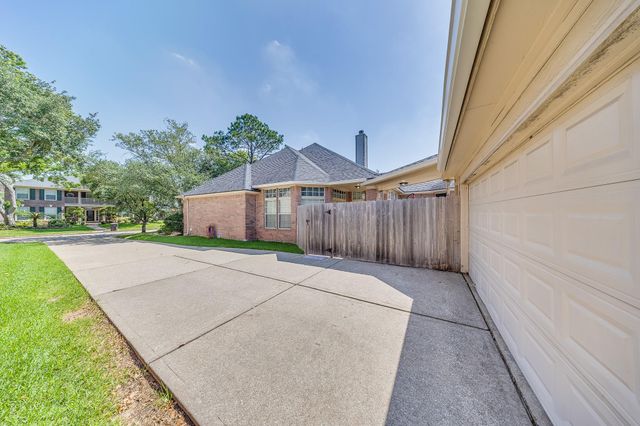 4314 N Pine Brook Way, Houston, TX 77059