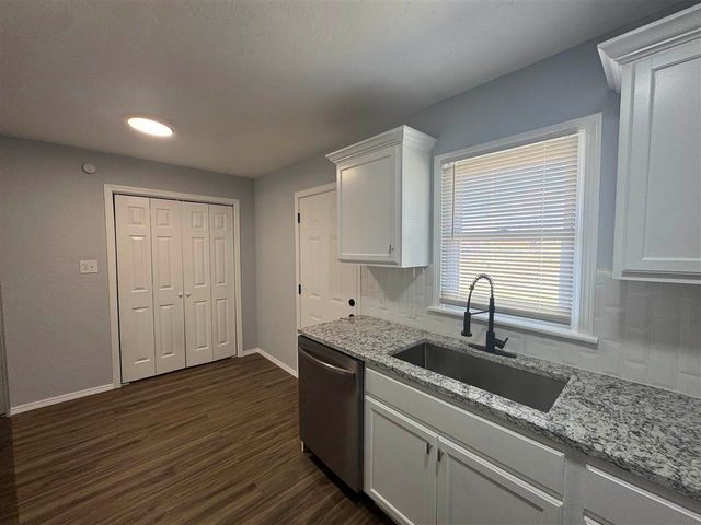 4313 NW Santa Fe Ave, Lawton, OK 73505