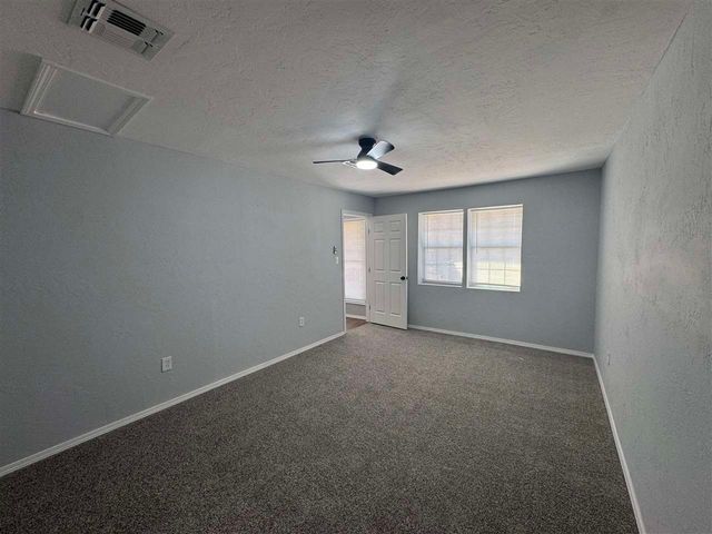 4313 NW Santa Fe Ave, Lawton, OK 73505