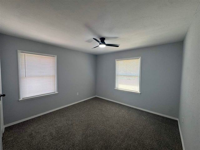 4313 NW Santa Fe Ave, Lawton, OK 73505