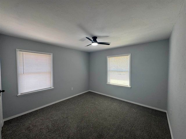 4313 NW Santa Fe Ave, Lawton, OK 73505