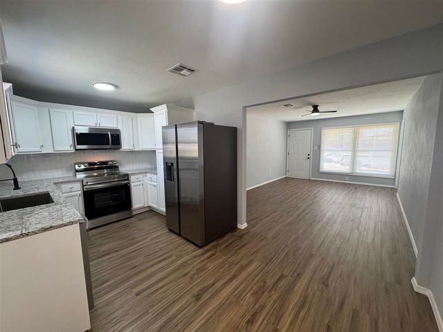 4313 NW Santa Fe Ave, Lawton, OK 73505