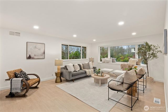 12544 SE 16th Street, Bellevue, WA 98005