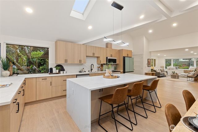 12544 SE 16th Street, Bellevue, WA 98005