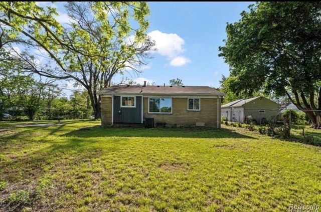 21078 Mitchelldale Avenue, Ferndale, MI 48220