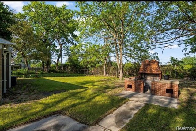 21078 Mitchelldale Avenue, Ferndale, MI 48220