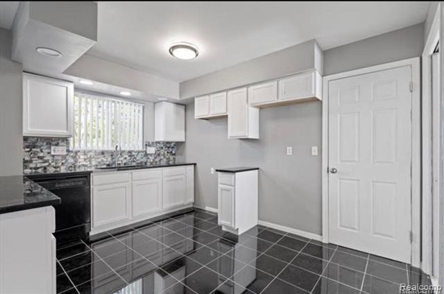 21078 Mitchelldale Avenue, Ferndale, MI 48220