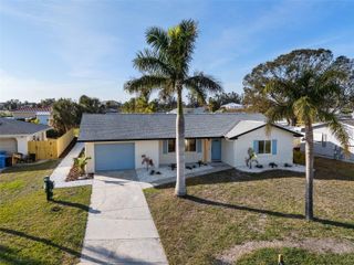 105 12TH STREET SW, Ruskin, FL 33570