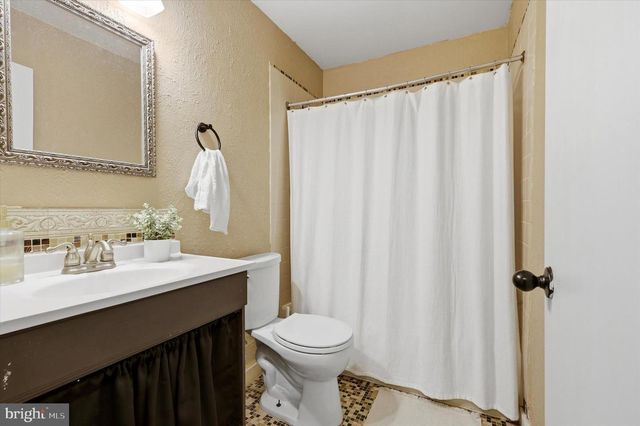 193 CROWN PRINCE DR, Marlton, NJ 08053