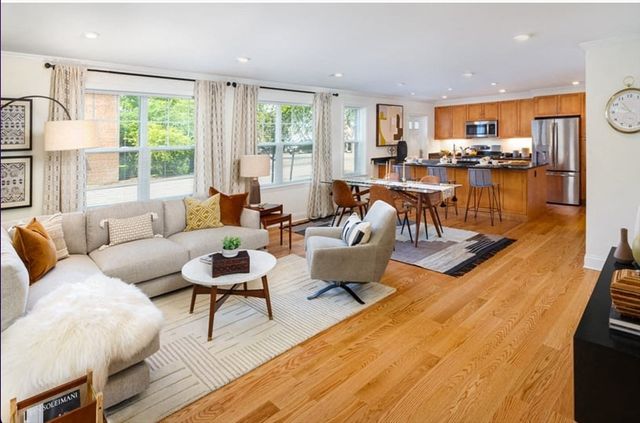 14 Thornton Rd 14, Brookline, MA 02467