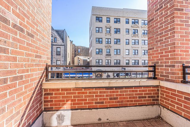 1154 W Diversey Parkway 2W, Chicago, IL 60614