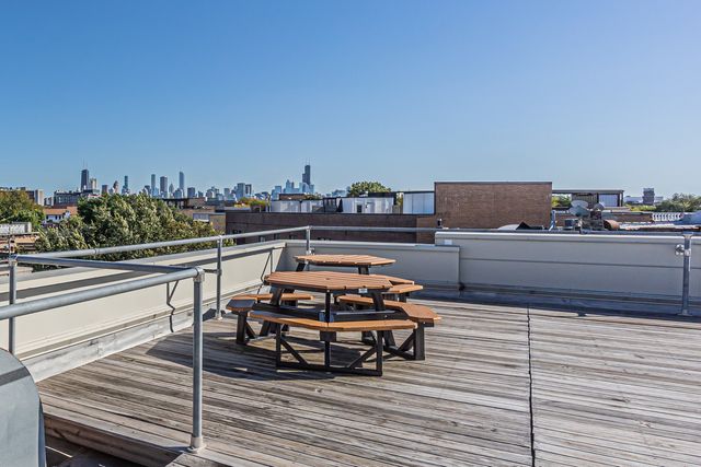 1154 W Diversey Parkway 2W, Chicago, IL 60614