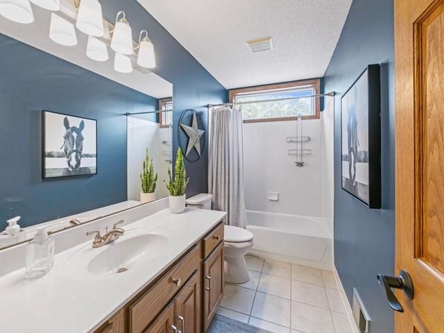 7325 Jordon Avenue S, Cottage Grove, MN 55016