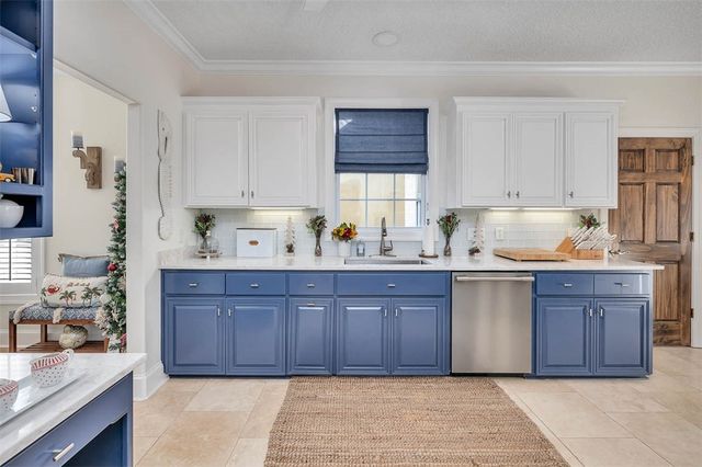 242 McIntosh Ave, St Simons Island, GA 31522