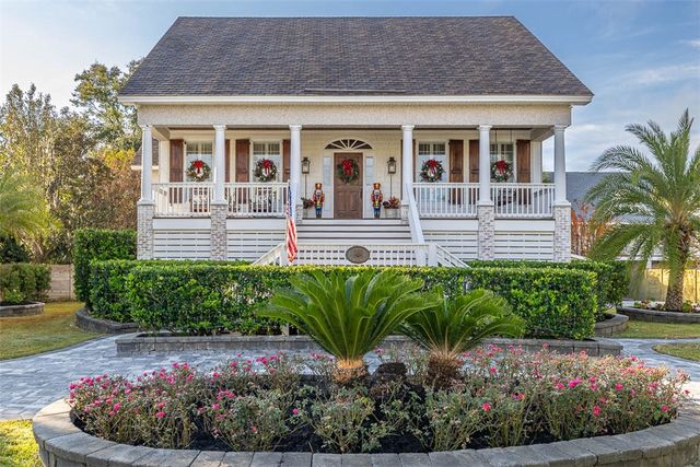 242 McIntosh Ave, St Simons Island, GA 31522