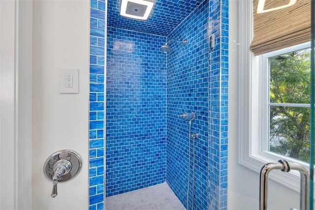 242 McIntosh Ave, St Simons Island, GA 31522