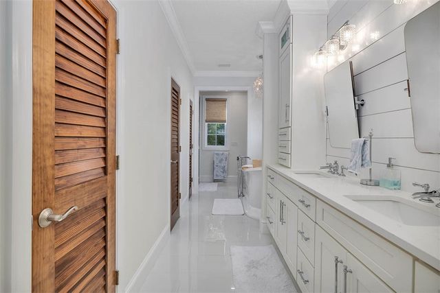 242 McIntosh Ave, St Simons Island, GA 31522