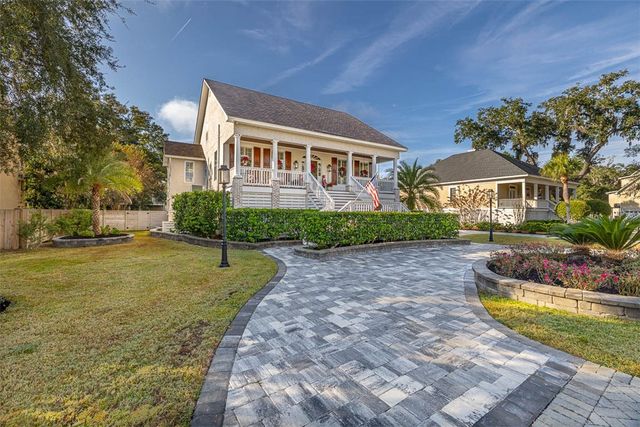 242 McIntosh Ave, St Simons Island, GA 31522