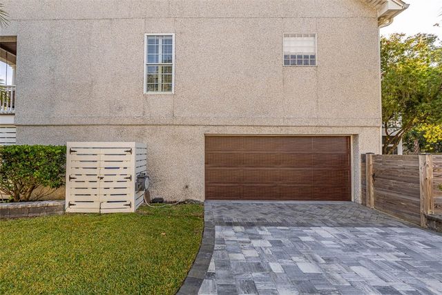 242 McIntosh Ave, St Simons Island, GA 31522