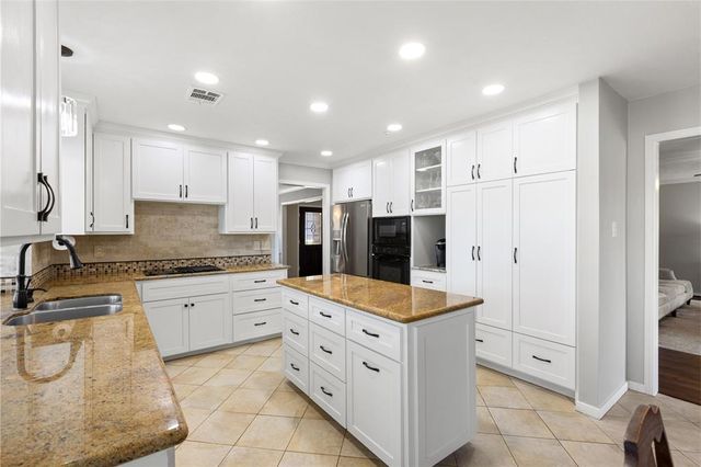 47 Sterling Street, Sugar Land, TX 77479