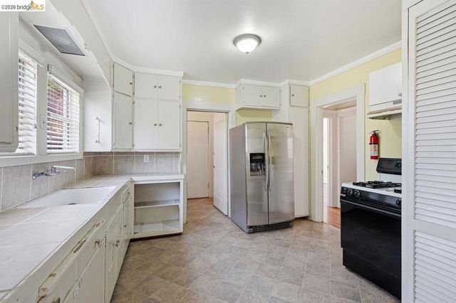 1045 Stanford Ave 2, Oakland, CA 94608